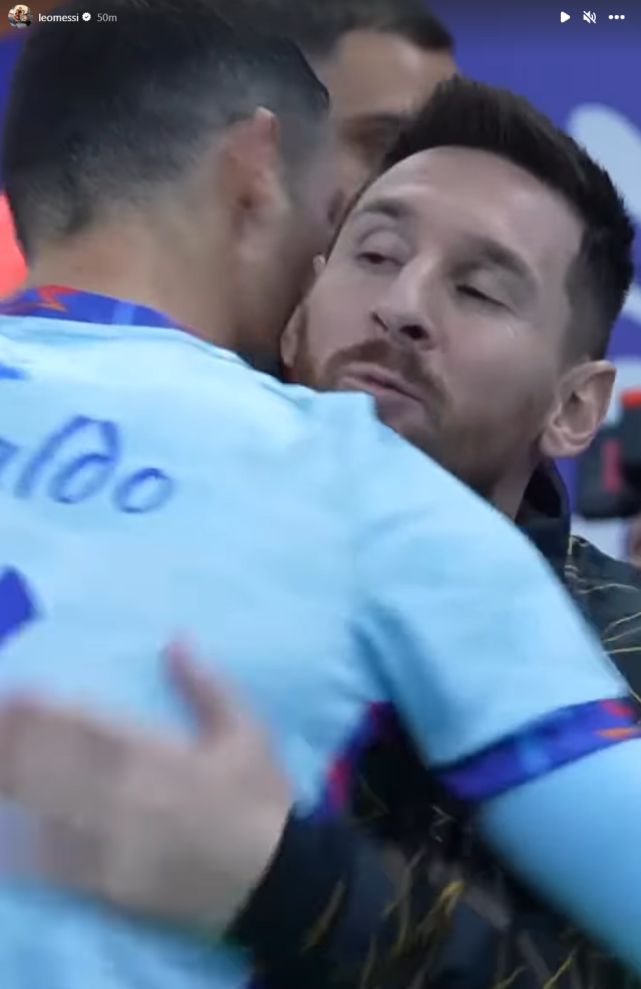 斯基拉：塔瓦雷斯与吉达联合谈妥合同；阿森纳有35%二转分成（斯基拉：塔瓦雷斯已与吉达联合达成个人协议，阿森纳保留35%二次转会分成）