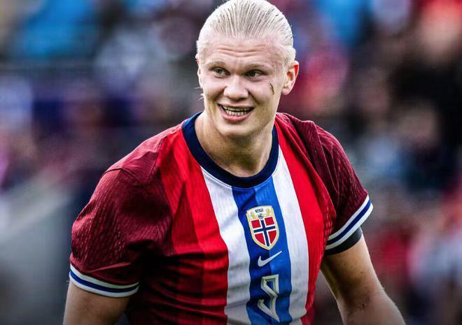 莫耶斯：本赛季英超判罚标准摇摆不定，裁判也懒得解释（莫耶斯批评本季英超判罚不统一，裁判不愿解释）