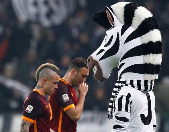 拜仁官方：于帕梅卡诺未进入本轮名单，是因为负荷管理轮休