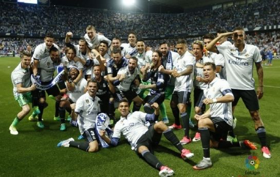 这脚任意球让门将都愣住了