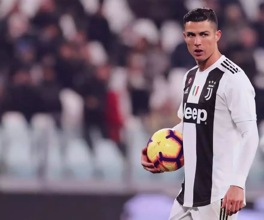 足球欧冠豪门锁定小组第一提前晋级（欧冠豪门锁定小组头名，提前晋级）