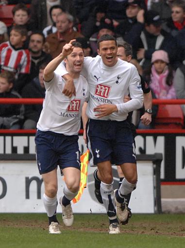 鲍威尔：高诗岩做出了非常好的表率作用 他能够把全队融在一起