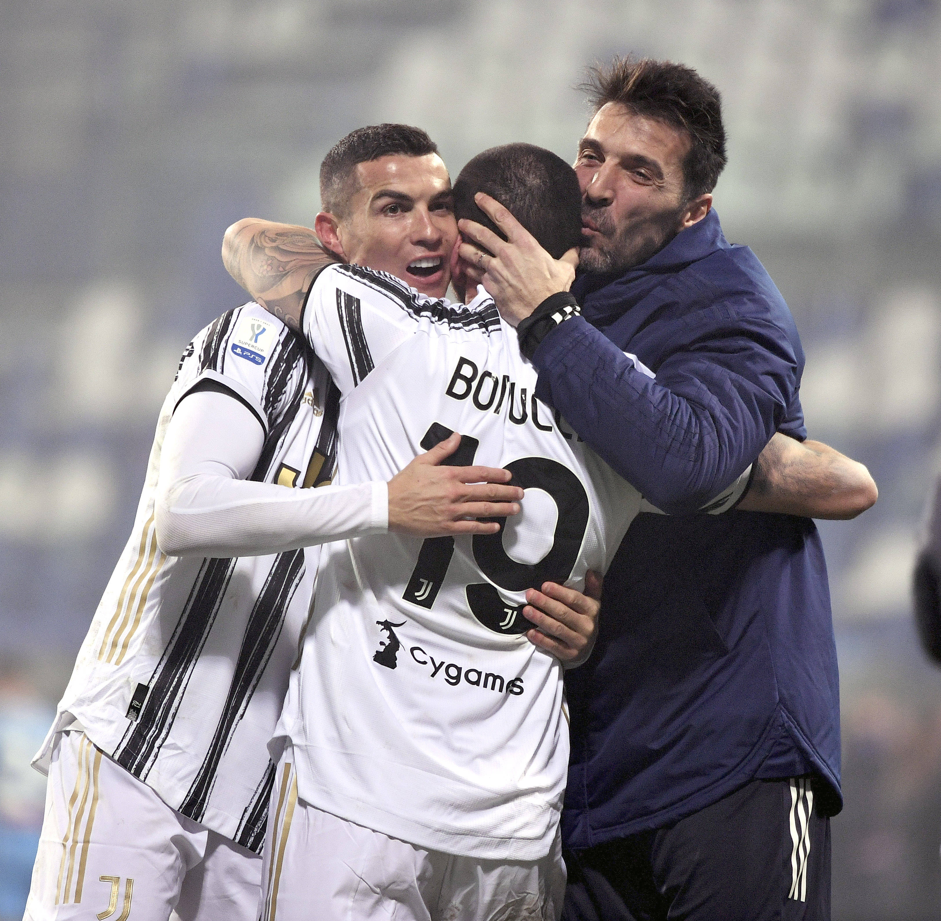 BBC：萨拉赫英超参与制造280球，超越兰帕德升至第三（英超参与进球达280球，萨拉赫超越兰帕德升至历史第三）