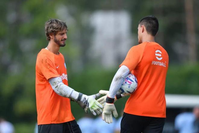 德天空：拜仁希望博伊冬窗离队，但球员已拒绝多家问价（德天空：拜仁盼博伊冬窗走人，球员已回绝多队询价）