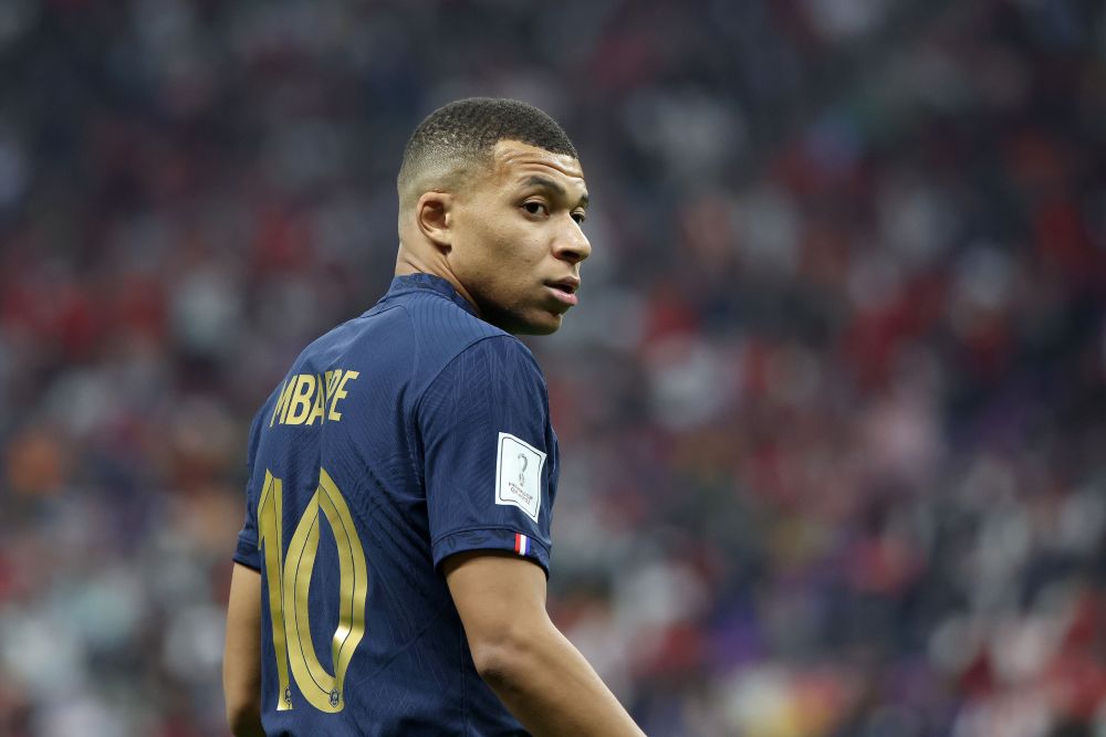 罗马诺：16岁基亚拉将与拜仁签署新合同，成为俱乐部长期计划（罗马诺：16岁基亚拉将与拜仁签订新约，纳入俱乐部长期规划）