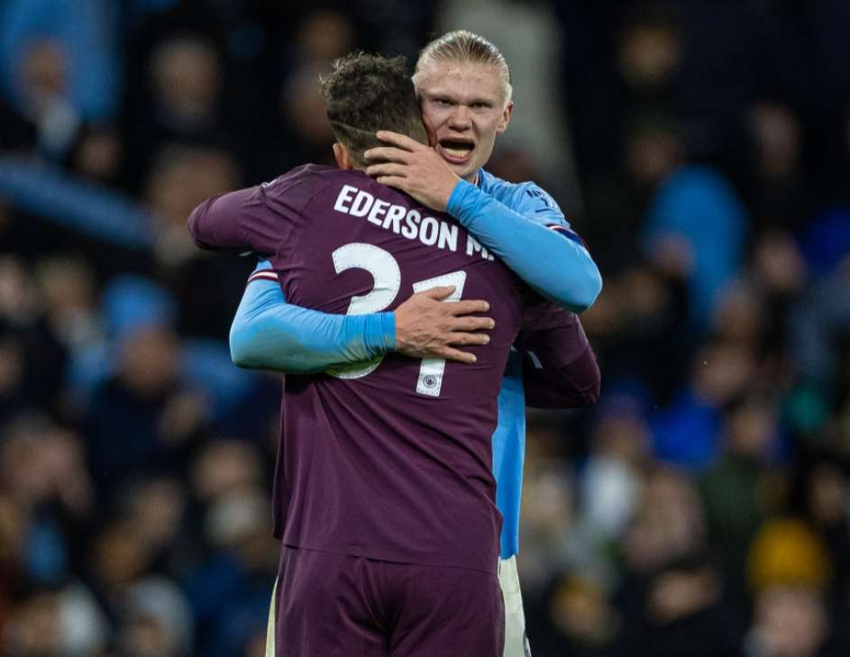 国安备战足协杯决赛，法比奥入选，韩佳奇随队助战，球队士气高昂。