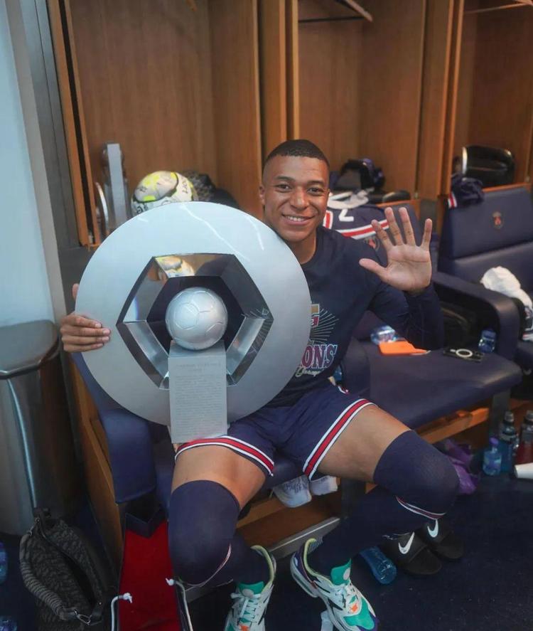 官方：36岁前韩国国脚奇诚庸与浦项制铁续约，签约至2026赛季末（官方确认：前韩国国脚奇诚庸（36岁）与浦项制铁续约，合同至2026赛季末）