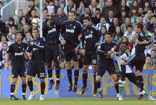 懂球帝足协杯冠军海报：国安是冠军！（懂球帝发布足协杯夺冠海报：国安加冕冠军！）