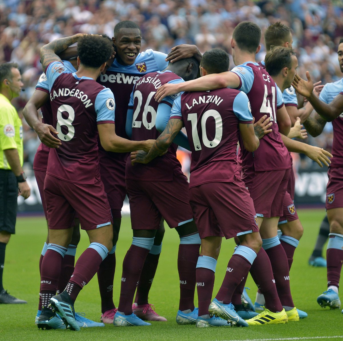 北青：邵佳一已成国足新帅主要候选人之一（北青：邵佳一进入国足新帅核心候选名单）