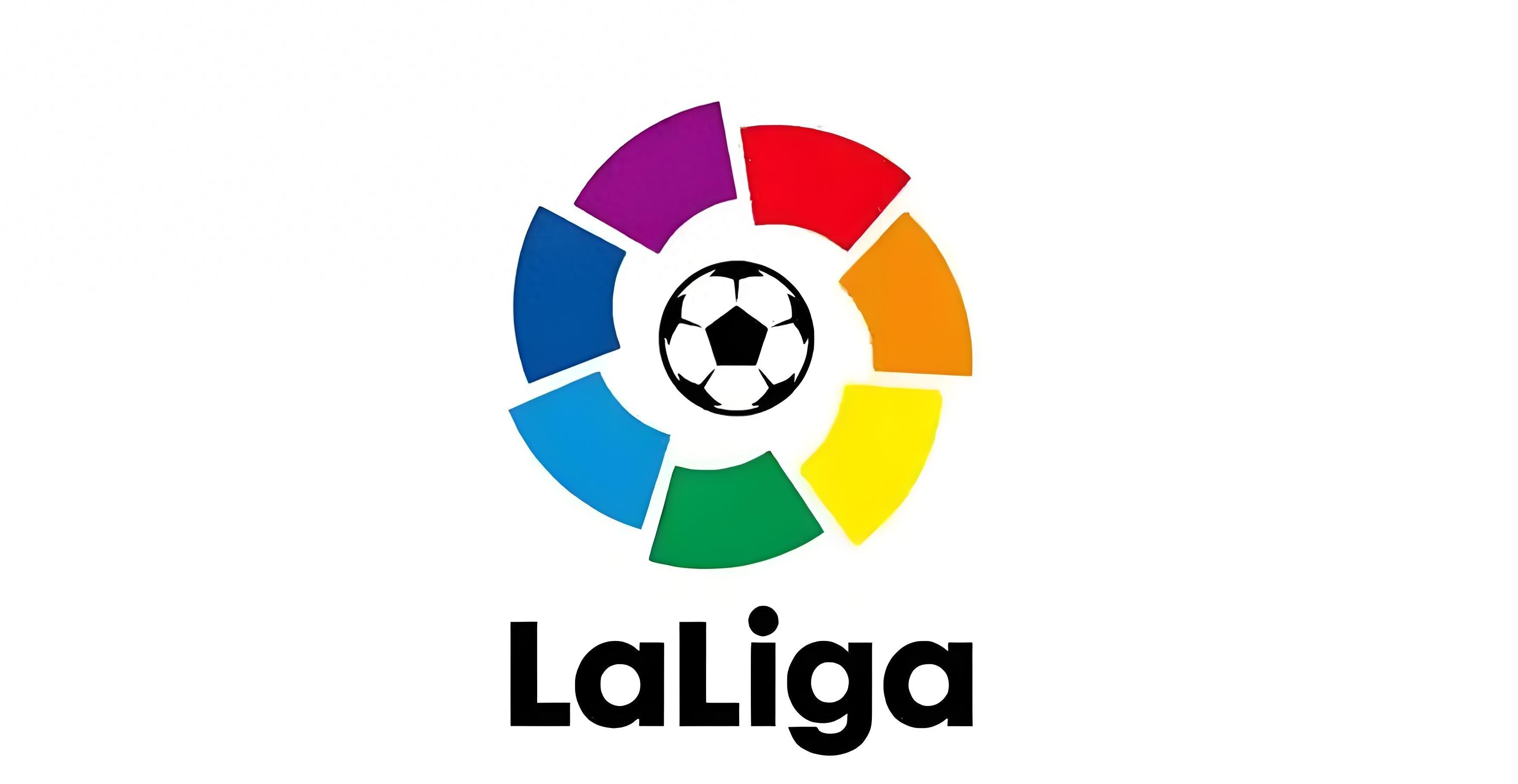 网友在梅西夜访诺坎普时偶遇他，梅西还向镜头打了招呼