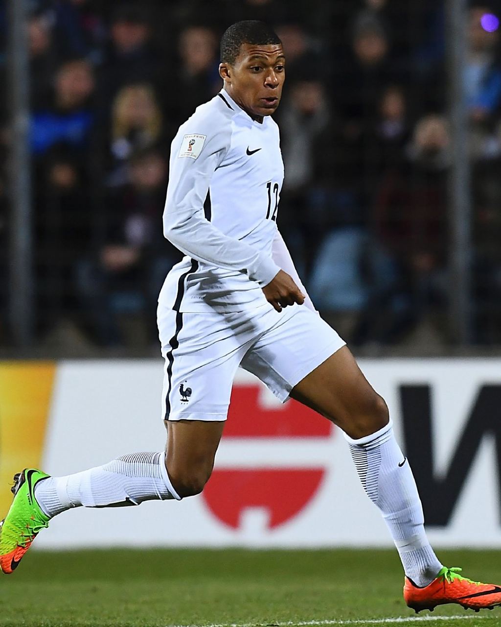 篮球勇士明星球员连续三场20+得分